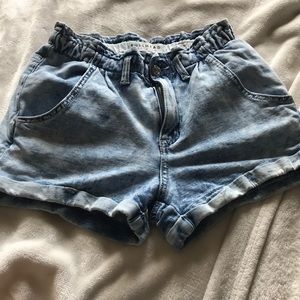 Bullhead soft denim shorts!!
